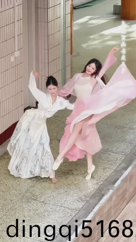 山东高校女教师与黑人在车内约会