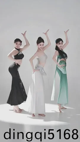亲嘴还扔衣服