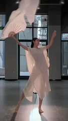 他的手已经自己往下移动了